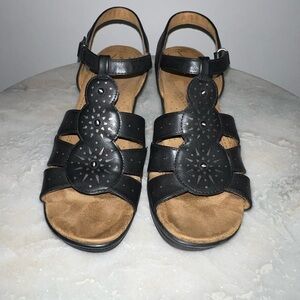 Natural Soul Black Leather Sandals Size 10M